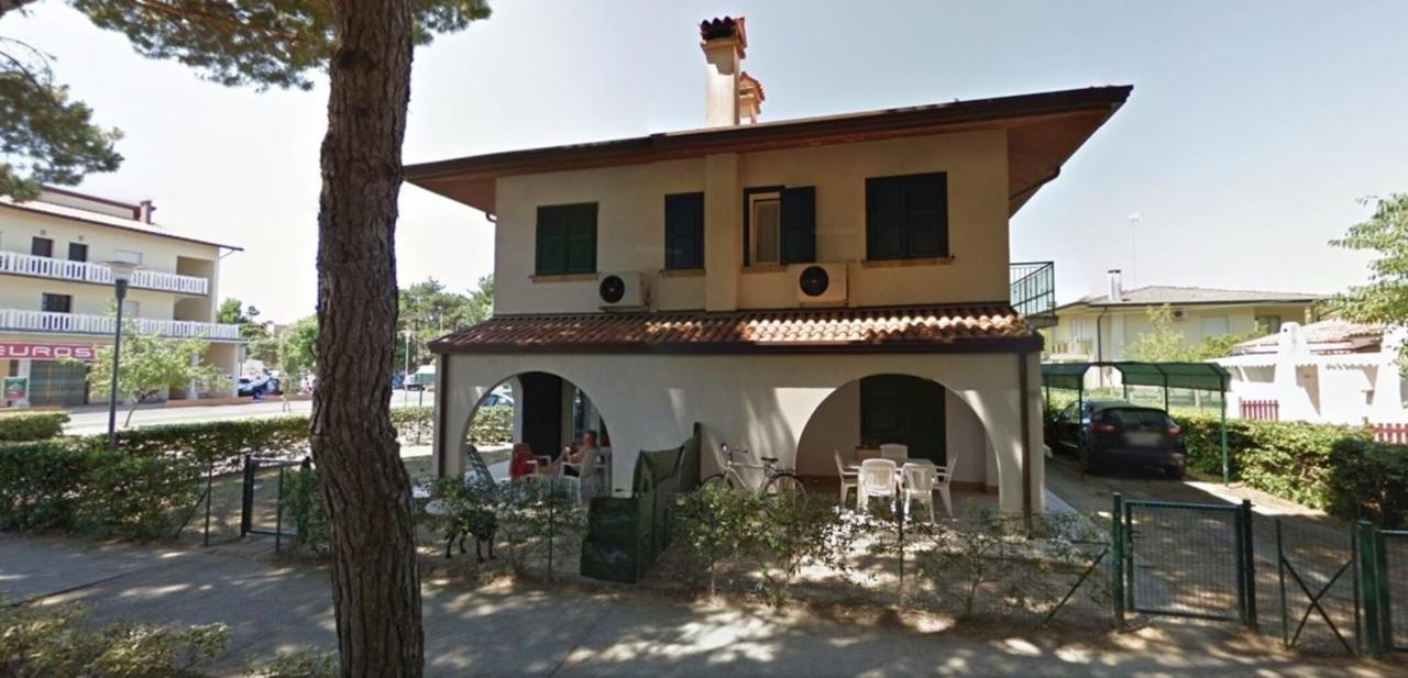 Amazing Villa With Private Garden In Bibione Exterior foto